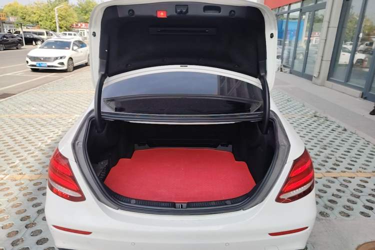 Used Mercedes-Benz E-Class 2018 Facelift E 200 L Sport 4MATIC Trunk