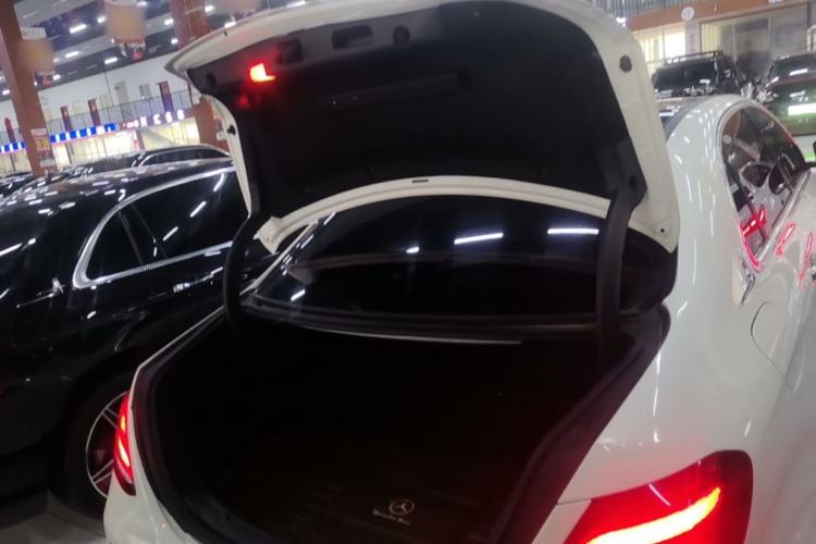 Used Mercedes-Benz E-Class 2018 Restyled E 300 L Sporty and Stylish Edition Trunk