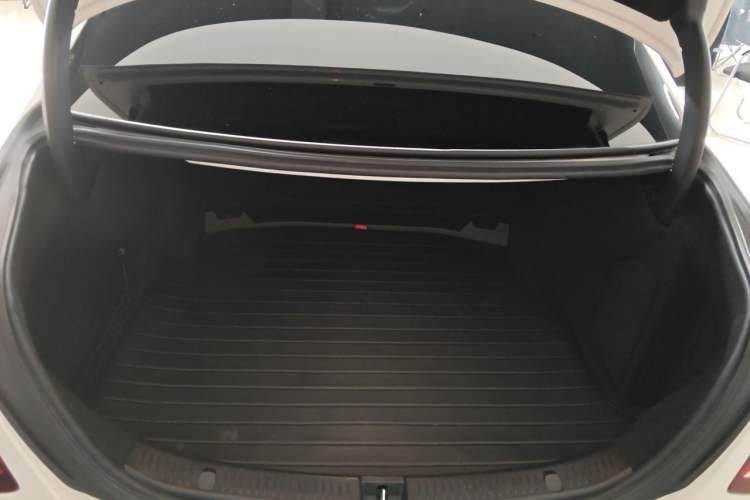 Used Mercedes-Benz E-Class 2018 E 200 L Sport Edition Trunk