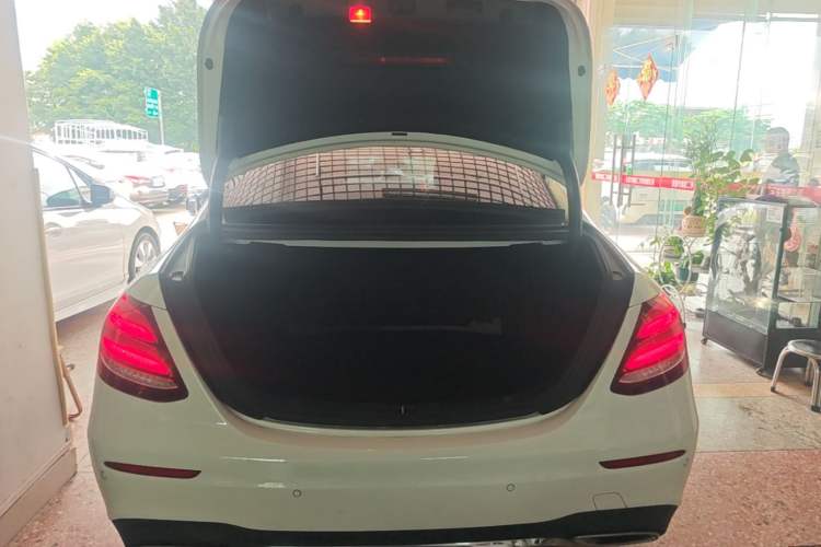 Used Mercedes-Benz E-Class 2018 E 300 L Sporty and Stylish Model Trunk
