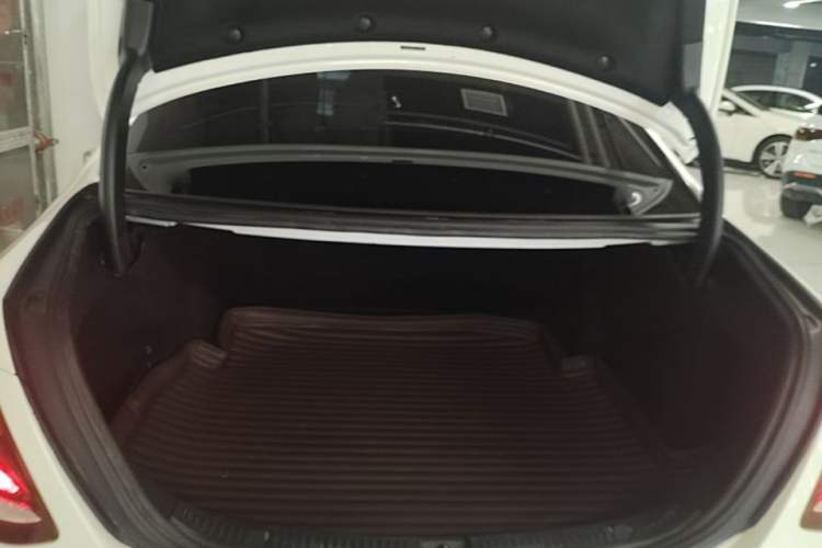 Used Mercedes-Benz E-Class 2018 Facelift E 200 L Sport Edition Trunk