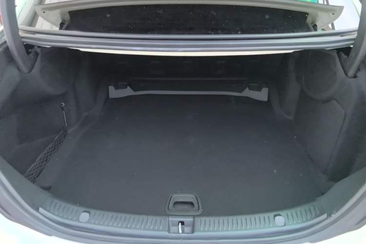 Used Mercedes-Benz E-Class 2018 E 200 L Sport Edition Trunk