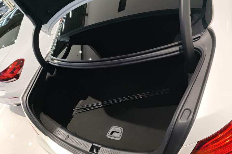 Used Mercedes-Benz E-Class 2018 Facelift E 200 L Sport Edition Trunk