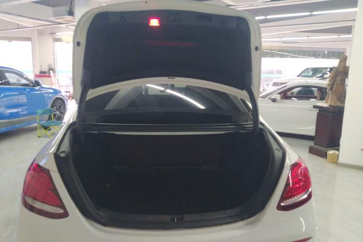 Used Mercedes-Benz E-Class 2018 E 200 L Sport Edition Trunk