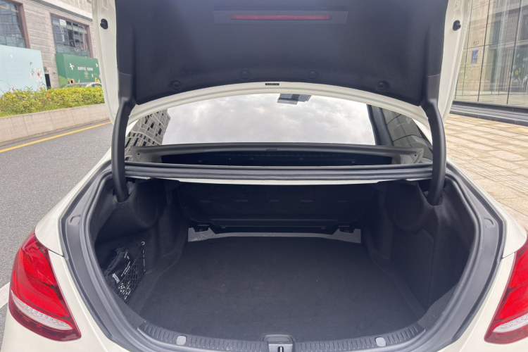 Used Mercedes-Benz E-Class 2018 E 300 L Sporty and Stylish Model Trunk