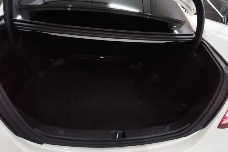 Used Mercedes-Benz E-Class 2018 Facelift E 200 L Sport Edition Trunk