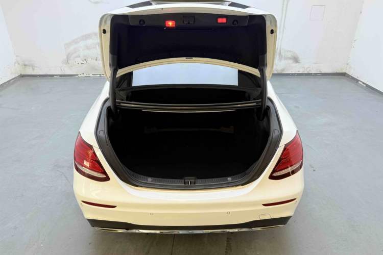 Used Mercedes-Benz E-Class 2018 E 300 L Sport Luxury Edition Trunk