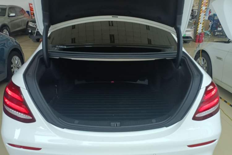 Used Mercedes-Benz E-Class 2018 Facelift E 200 L Sport 4MATIC Trunk