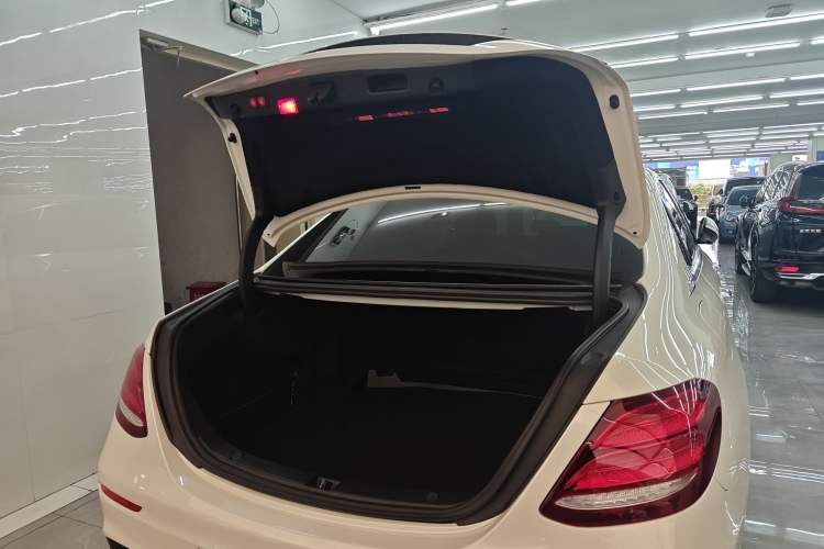 Used Mercedes-Benz E-Class 2018 E 200 L Sport Edition Trunk