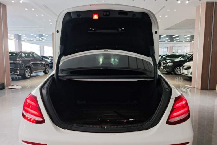 Used Mercedes-Benz E-Class 2018 Facelift E 200 L Sport Edition Trunk