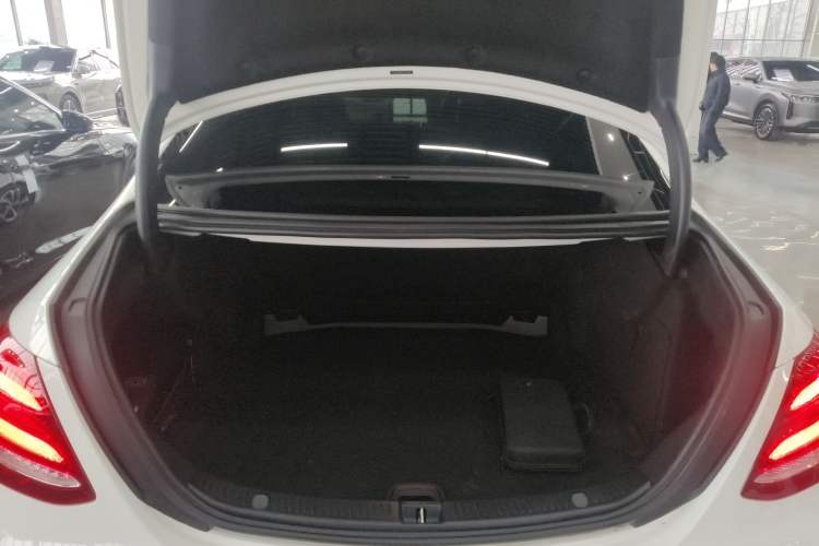 Used Mercedes-Benz E-Class 2018 E 300 L Sport Luxury Edition Trunk