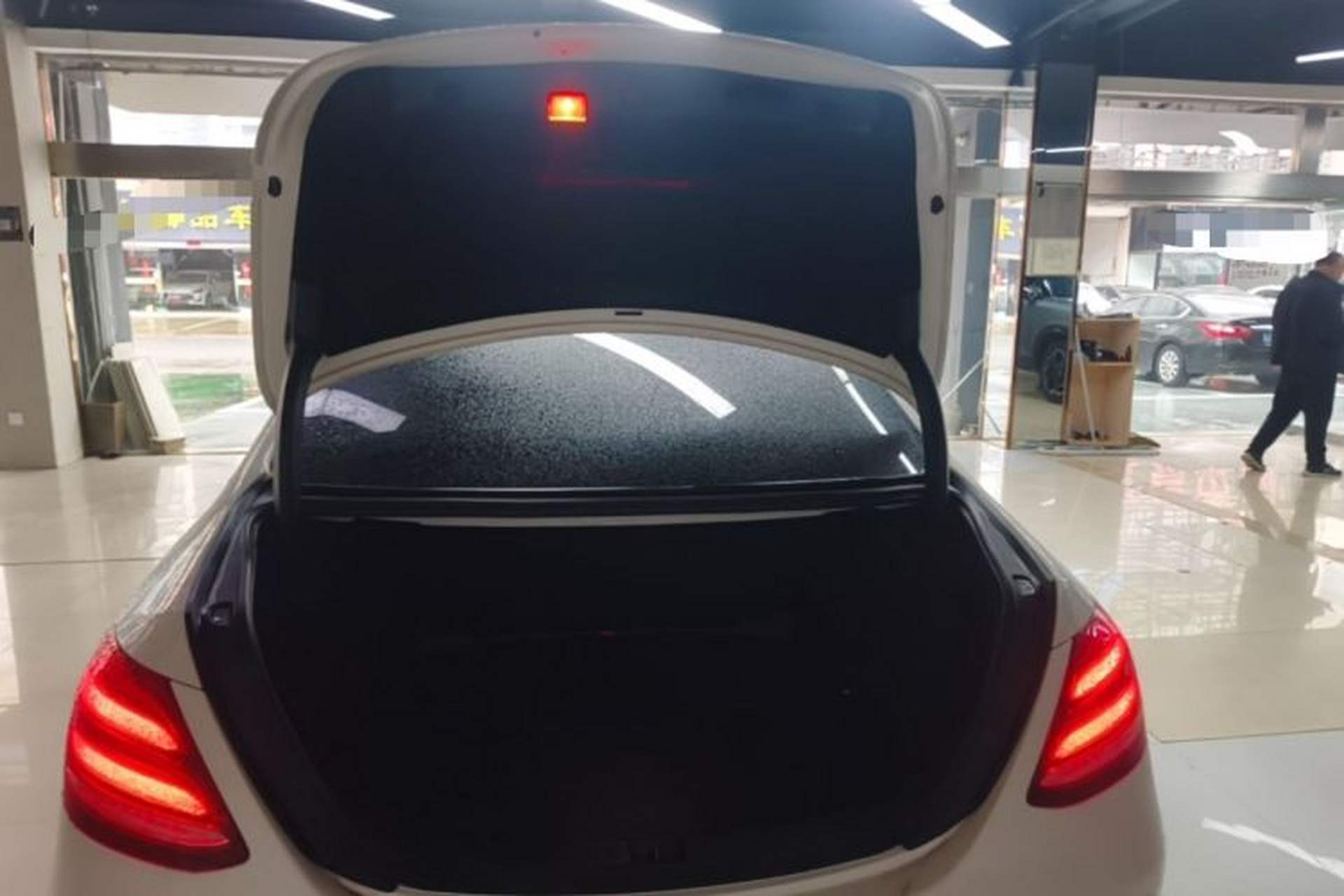 Used Mercedes-Benz E-Class 2018 E 200 L Sport Edition Trunk