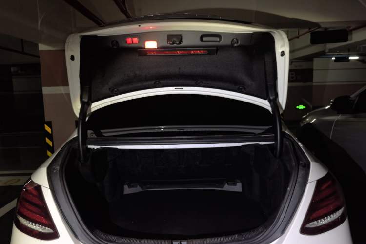 Used Mercedes-Benz E-Class 2018 Restyled E 300 L Sporty and Stylish Edition Trunk