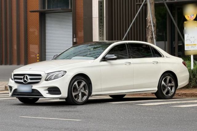 Ojetý Mercedes-Benz E-Class 2018 E 300 L Sporty and Stylish Model