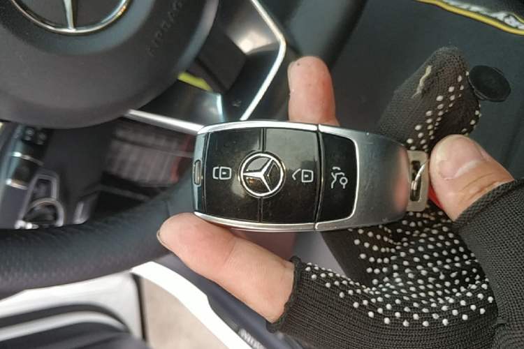 Used Mercedes-Benz E-Class 2018 Facelift E 200 L Sport Edition Vehicle Key