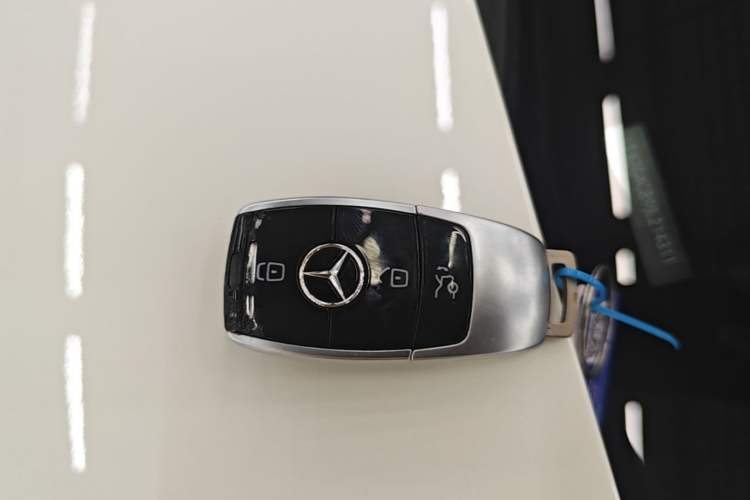 Used Mercedes-Benz E-Class 2018 Facelift E 200 L Sport Edition Vehicle Key