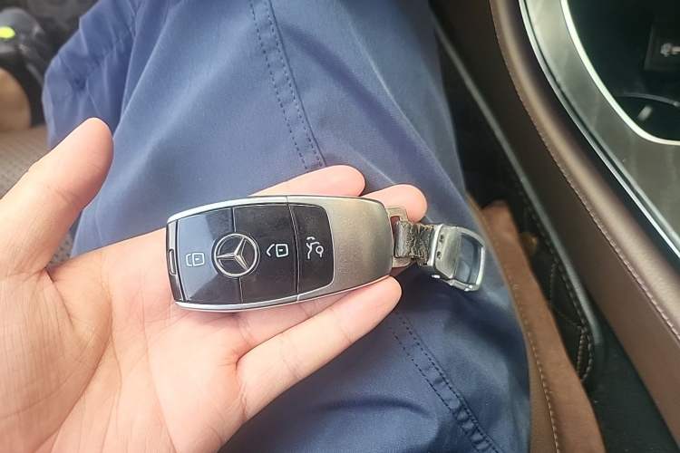 Used Mercedes-Benz E-Class 2018 Restyled E 300 L Sporty and Stylish Edition Vehicle Key