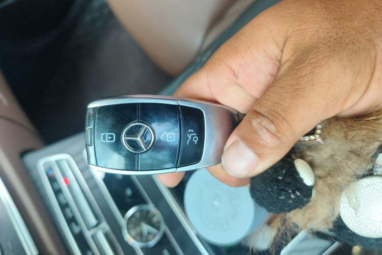 Used Mercedes-Benz E-Class 2018 Restyled E 300 L Sporty and Stylish Edition Vehicle Key