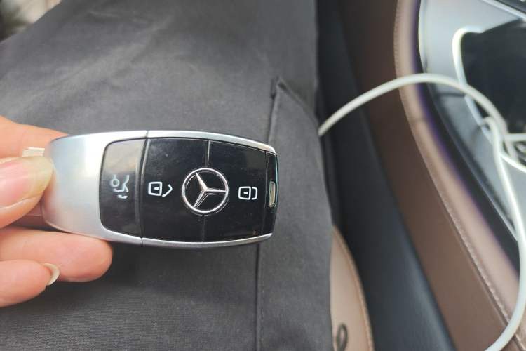 Used Mercedes-Benz E-Class 2018 Restyled E 300 L Sporty and Stylish Edition Vehicle Key