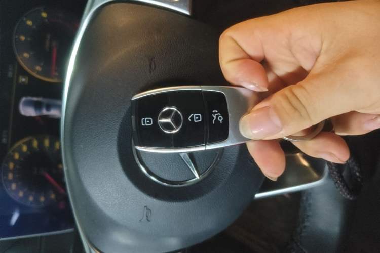 Used Mercedes-Benz E-Class 2018 Restyled E 300 L Sporty and Stylish Edition Vehicle Key