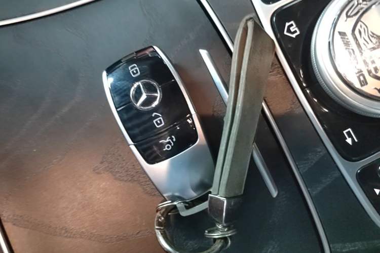 Used Mercedes-Benz E-Class 2018 Facelift E 200 L Sport Edition Vehicle Key