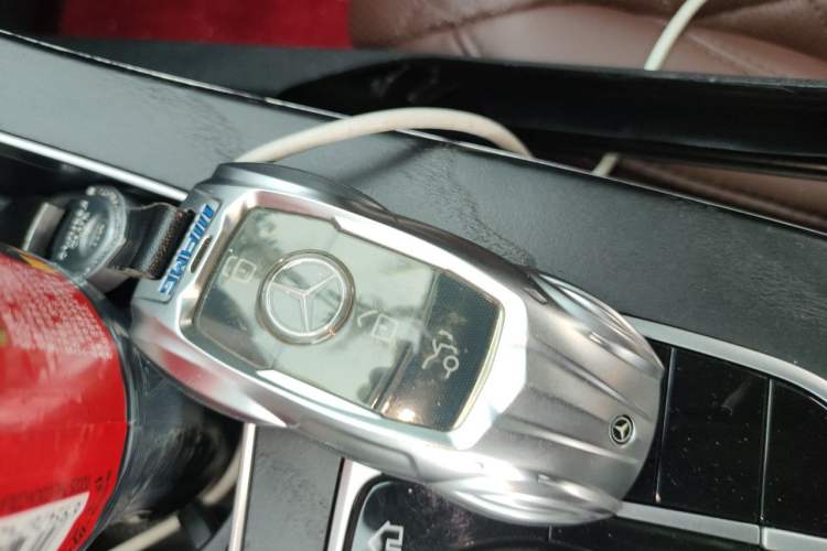 Used Mercedes-Benz E-Class 2018 Restyled E 300 L Sporty and Stylish Edition Vehicle Key