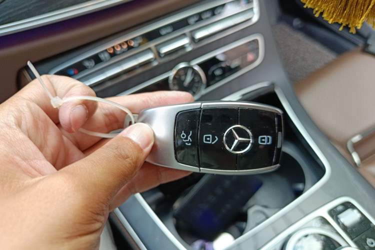 Used Mercedes-Benz E-Class 2018 Facelift E 200 L Sport Edition Vehicle Key