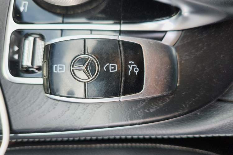 Used Mercedes-Benz E-Class 2018 Facelift E 200 L Sport Edition Vehicle Key