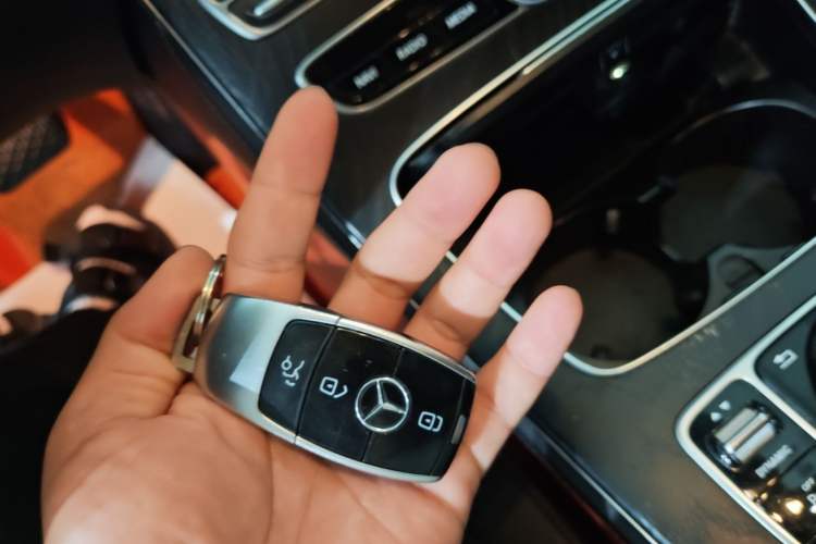 Used Mercedes-Benz E-Class 2018 Facelift E 200 L Sport Edition Vehicle Key