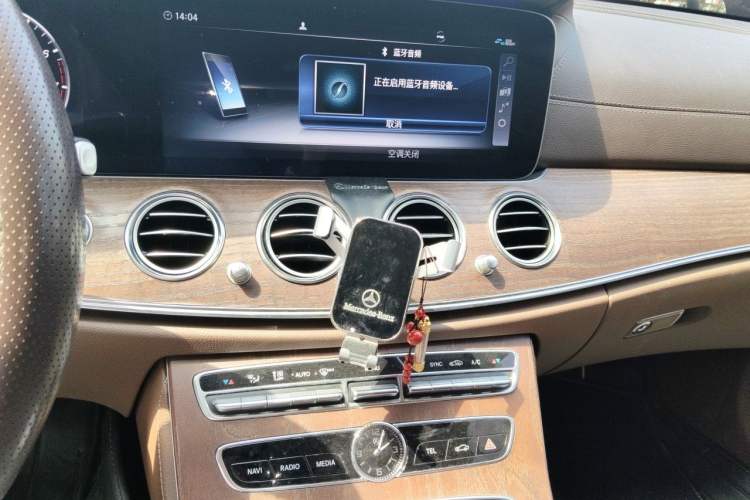 Used Mercedes-Benz E-Class 2019 E 260 L Audio And AC Panel