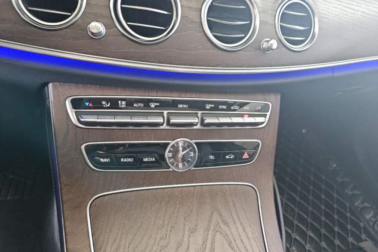 Used Mercedes-Benz E-Class 2019 Restyled E 300 L Luxury Edition Audio And AC Panel