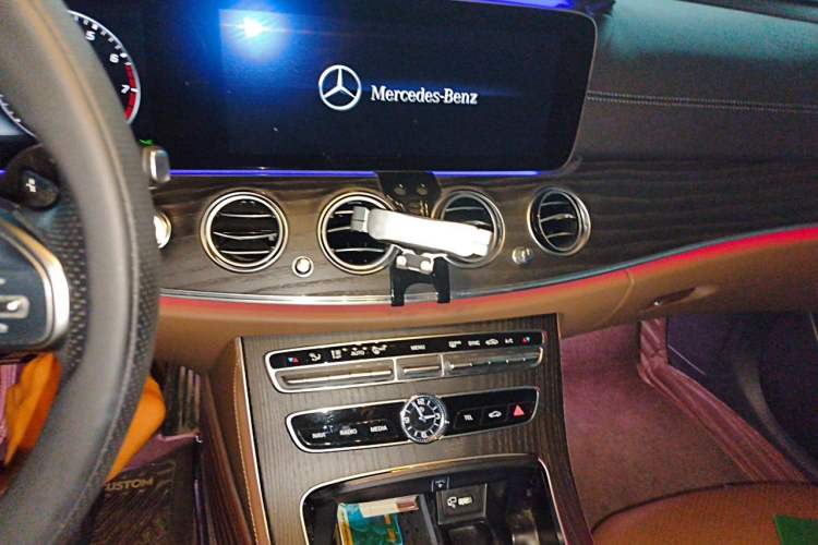 Used Mercedes-Benz E-Class 2019 Restyled E 300 L Sport Luxury Edition Audio And AC Panel