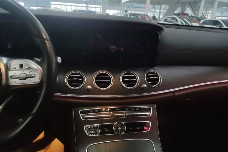 Used Mercedes-Benz E-Class 2019 E 260 L Sport Edition Audio And AC Panel