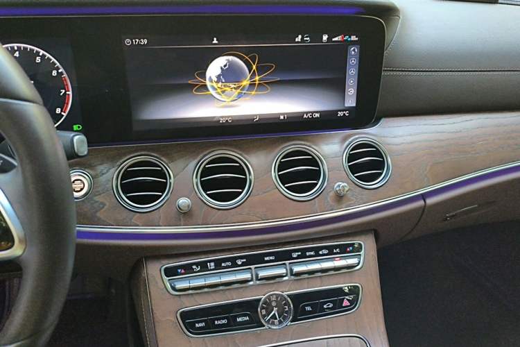 Used Mercedes-Benz E-Class 2019 Restyled E 300 L Luxury Edition Audio And AC Panel