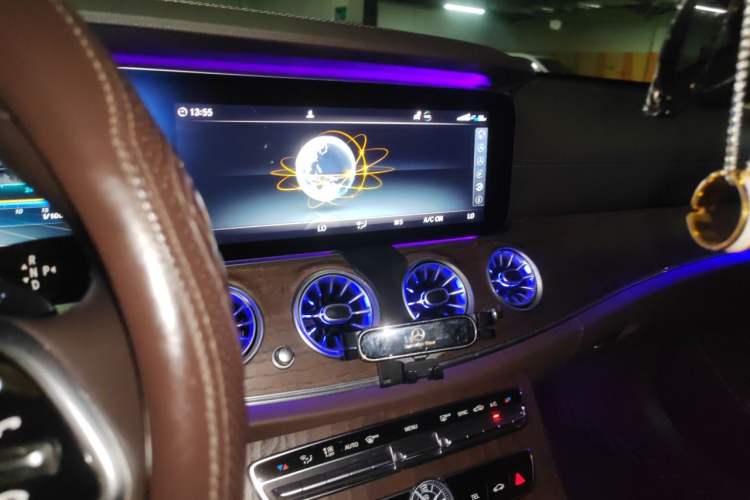 Used Mercedes-Benz E-Class 2019 Restyled E 300 L Luxury Edition Audio And AC Panel
