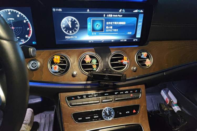 Used Mercedes-Benz E-Class 2019 Restyled E 300 L Luxury Edition Audio And AC Panel