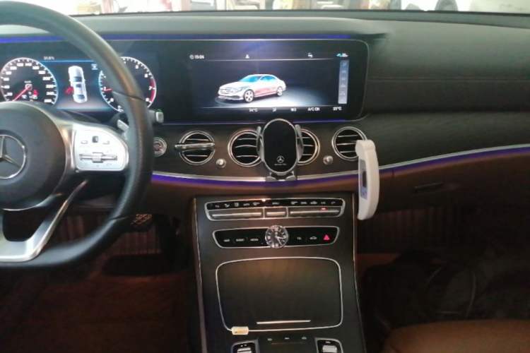 Used Mercedes-Benz E-Class 2019 Restyled E 300 L Sport Luxury Edition Audio And AC Panel