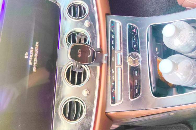 Used Mercedes-Benz E-Class 2019 E 300 L Sporty and Stylish Model Audio And AC Panel