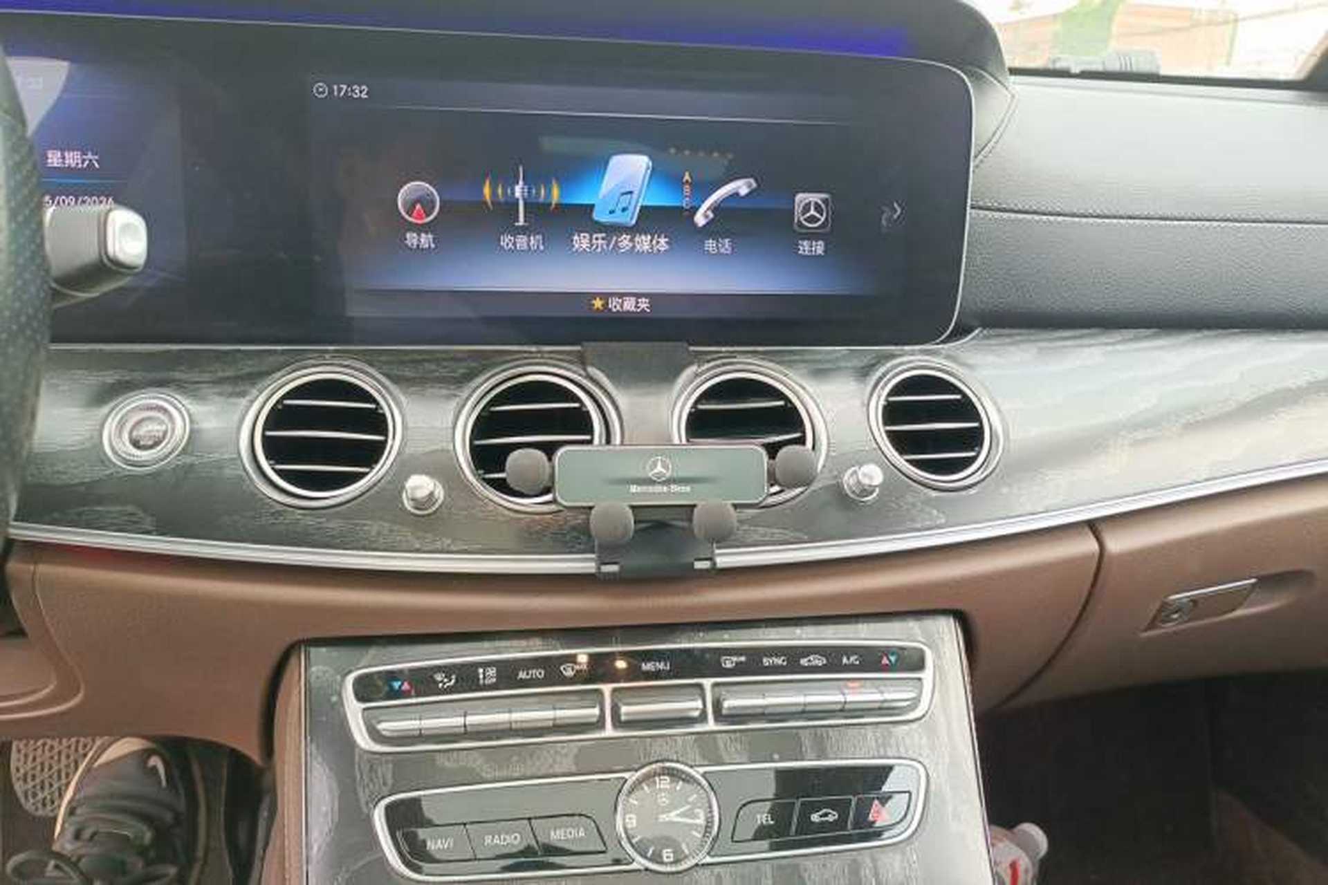 Used Mercedes-Benz E-Class 2019 E 300 L Sport Luxury Edition Audio And AC Panel