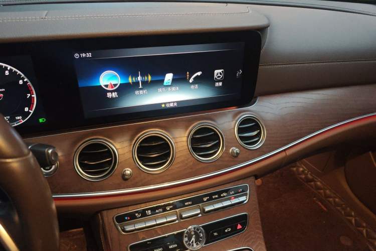 Used Mercedes-Benz E-Class 2019 Restyled E 300 L Luxury Edition Audio And AC Panel