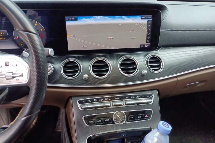 Used Mercedes-Benz E-Class 2019 Restyled E 300 L Sporty and Stylish Edition Audio And AC Panel