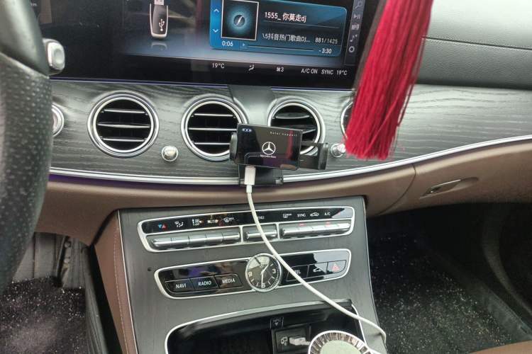 Used Mercedes-Benz E-Class 2019 E 300 L Sport Luxury Edition Audio And AC Panel