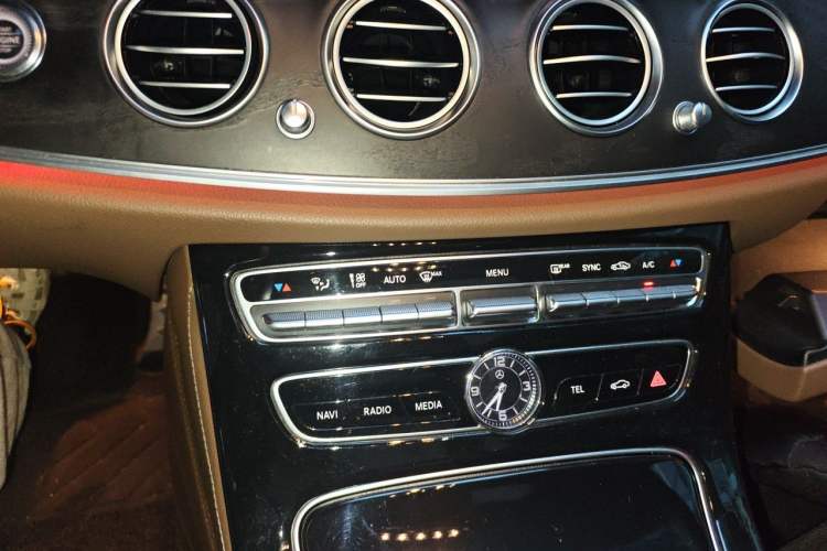 Used Mercedes-Benz E-Class 2019 Restyled E 300 L Luxury Edition Audio And AC Panel