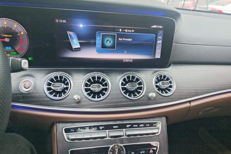 Used Mercedes-Benz E-Class 2019 E 260 L Audio And AC Panel