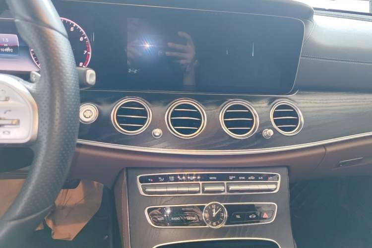 Used Mercedes-Benz E-Class 2019 Restyled E 300 L Sporty and Stylish Edition Audio And AC Panel