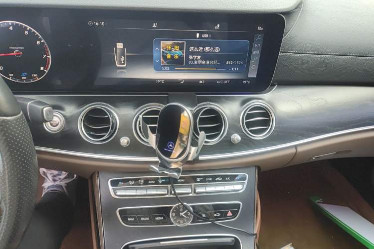 Used Mercedes-Benz E-Class 2019 E 300 L Sporty and Stylish Model