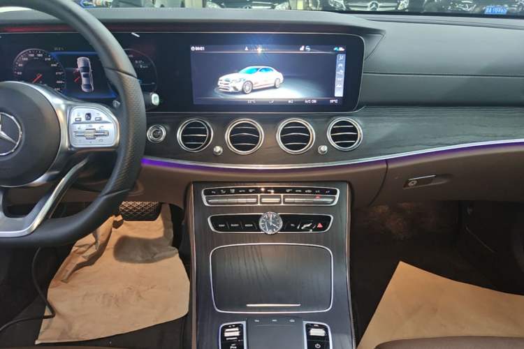 Used Mercedes-Benz E-Class 2019 Restyled E 300 L Sporty and Stylish Edition Audio And AC Panel