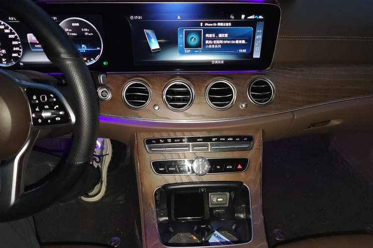 Used Mercedes-Benz E-Class 2019 E 300 L Luxury Model Audio And AC Panel