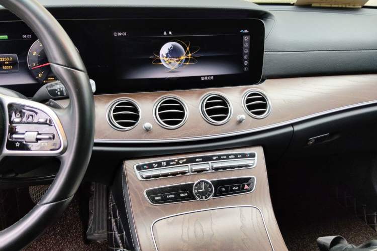 Used Mercedes-Benz E-Class 2019 E 260 L 4MATIC Audio And AC Panel