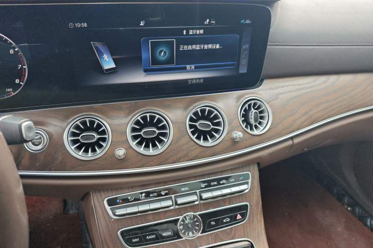 Used Mercedes-Benz E-Class 2019 Restyled E 300 L Luxury Edition Audio And AC Panel